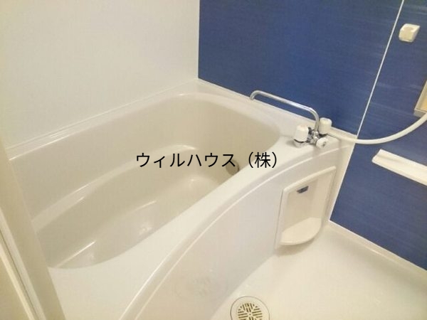 バス・シャワールーム　浴室乾燥機、追い焚き機能付きバス！