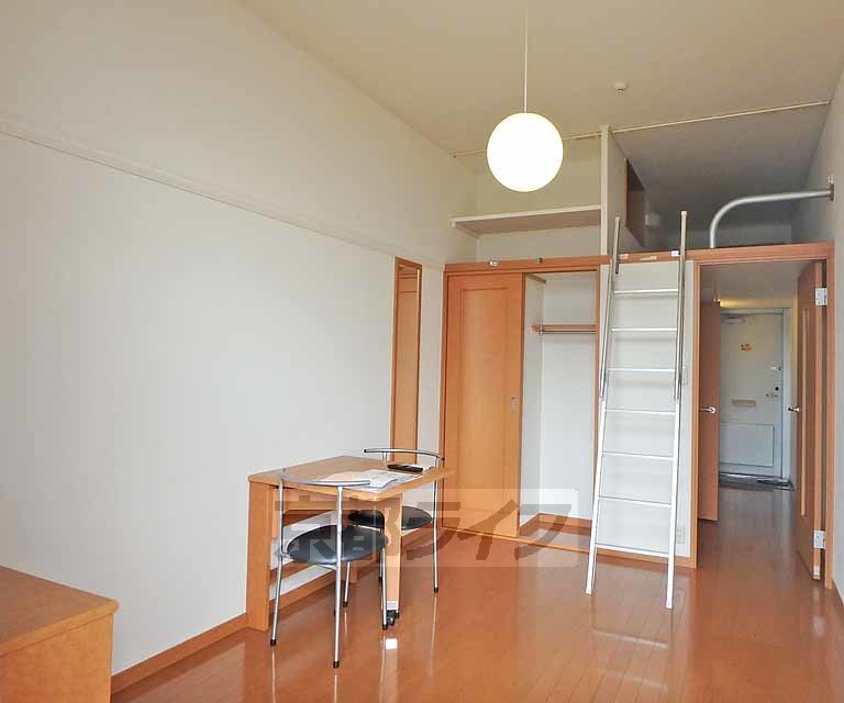 居室・リビング　家具家電つき。一人暮らし一年生に最適。