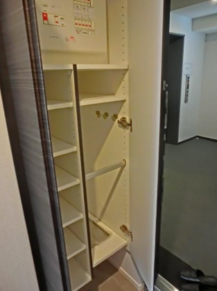 玄関　※別部屋の参考写真です。