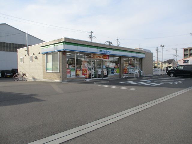 コンビニ　ファミリーマート（コンビニ）まで410m