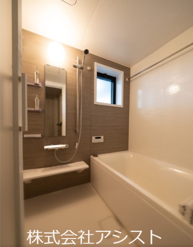 バス・シャワールーム　別室の写真になります。
