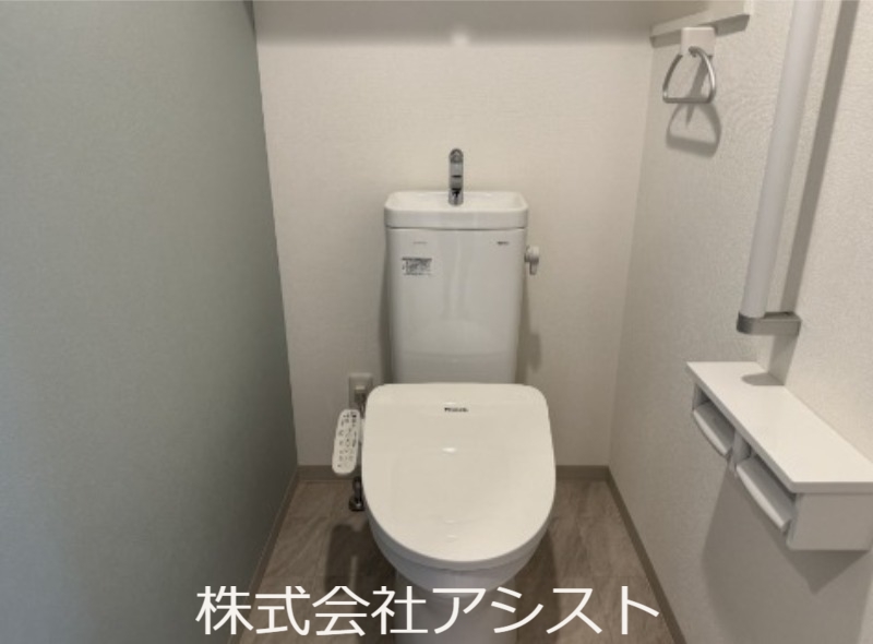 トイレ　別室の写真になります。