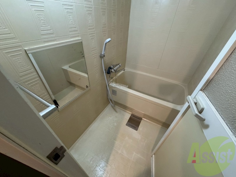 バス・シャワールーム　ユニットバスです。疲れを癒すのに欠かせませんね！