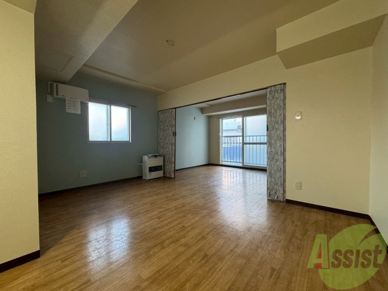 居室・リビング　広くてキレイなお部屋が広がっていて、充実した生活が送れそう。