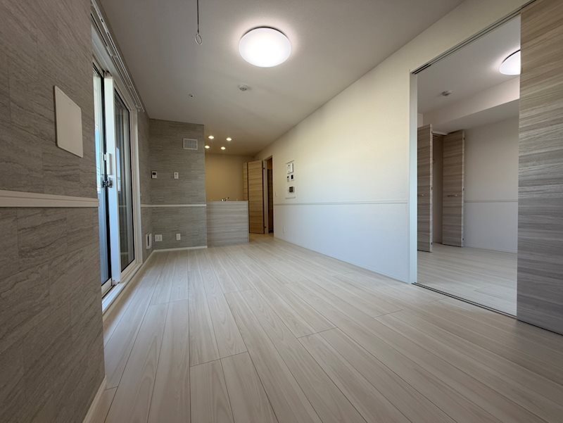 居室・リビング　白基調の明るいリビング