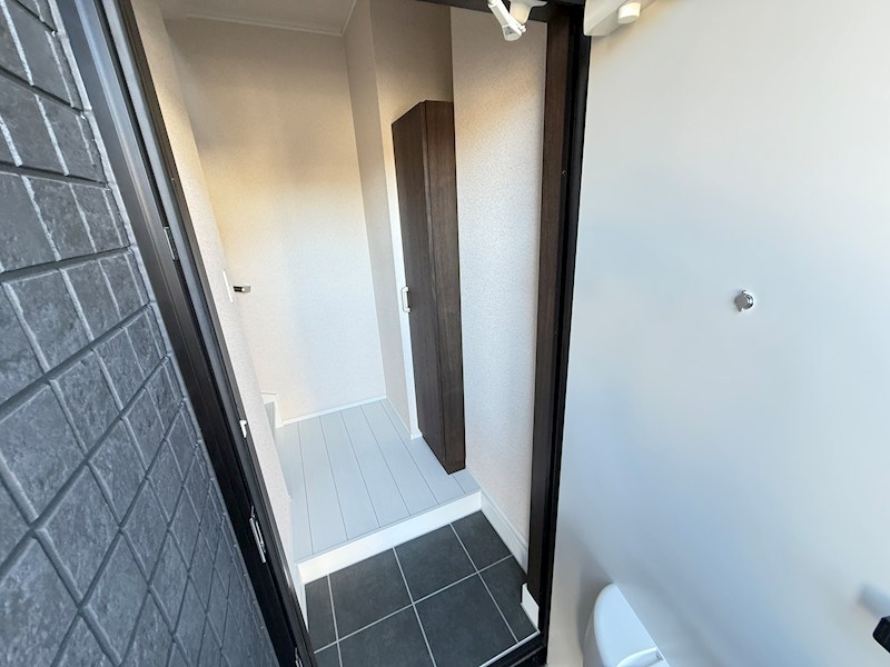 玄関　※同棟同型内観写真、現状優先となります。