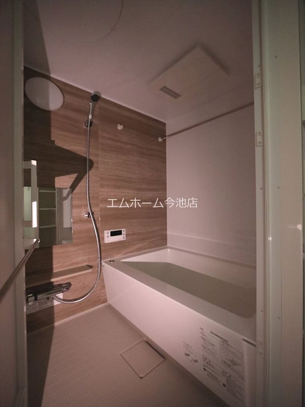 バス・シャワールーム　追い焚き・自動湯張り・浴室暖房乾燥機能付バス