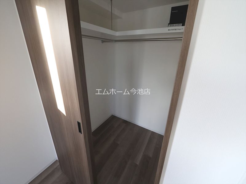 収納　ウォークインクローゼット（収納スペース充実しています）