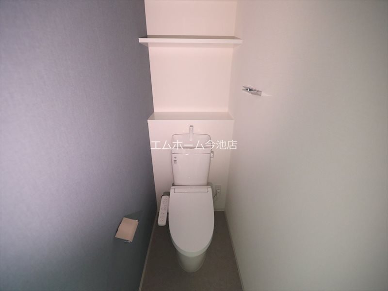 トイレ　温水洗浄便座付トイレ