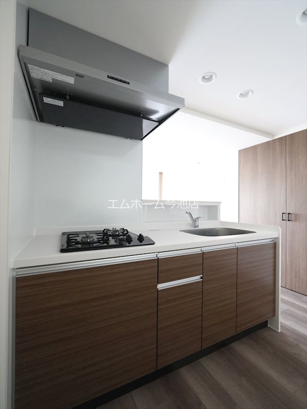 キッチン　システムキッチン（ガス2口コンロ付）