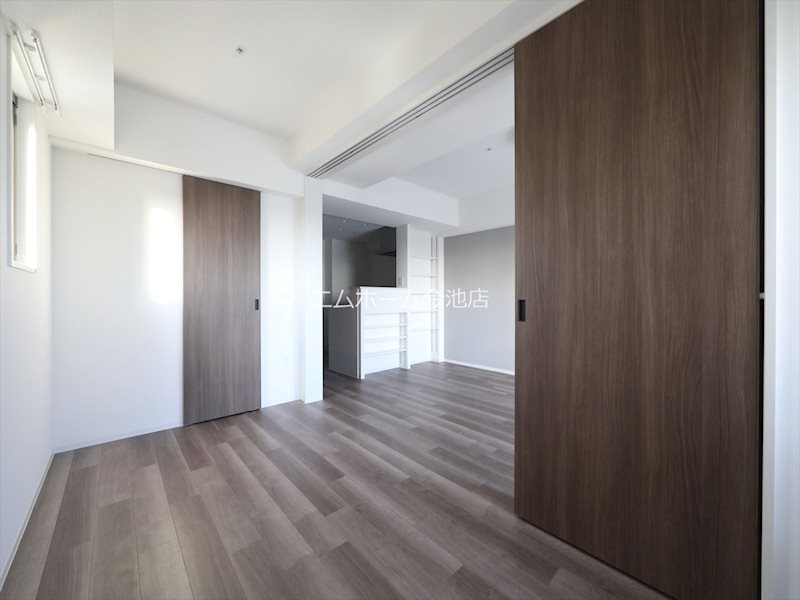 その他部屋・スペース　洋室6.0帖　窓付（換気良好）収納充実しています