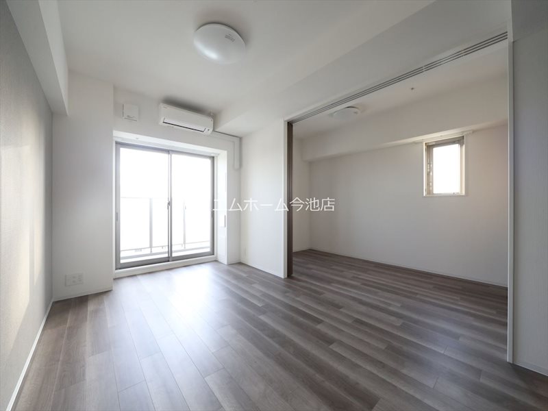 バルコニー　LDK12.0帖　エアコン付　バルコニーに面しています