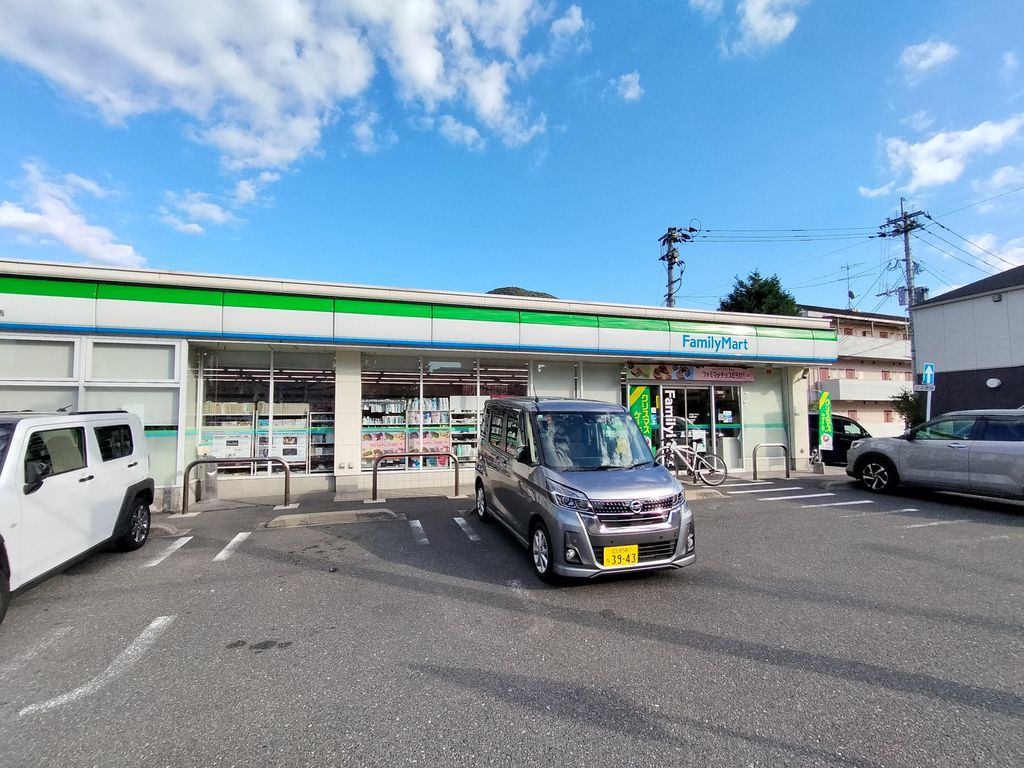 コンビニ　ファミリーマート 小倉黒住店（コンビニ）まで570m