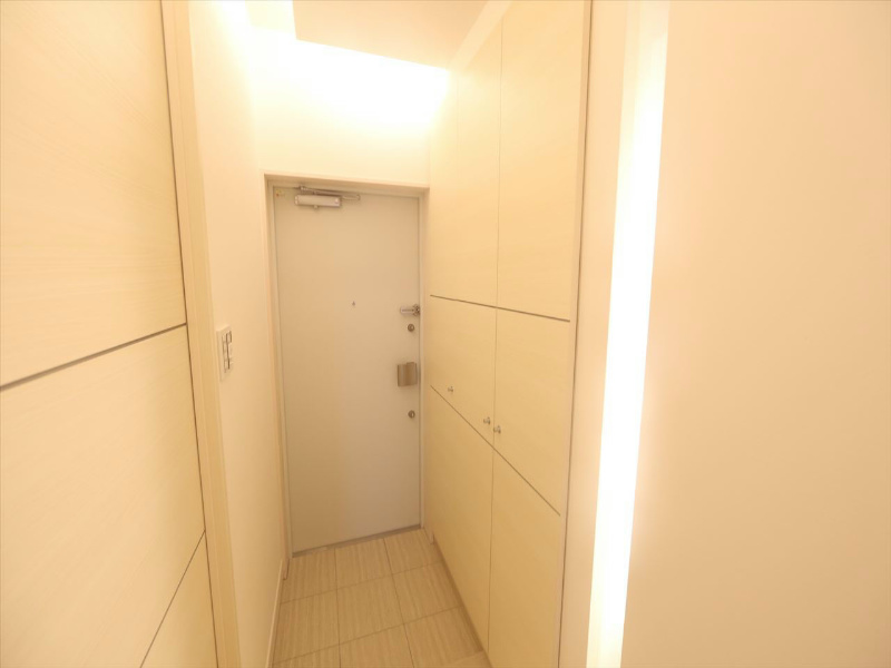 玄関　玄関　シューズボックス付（収納充実してます）