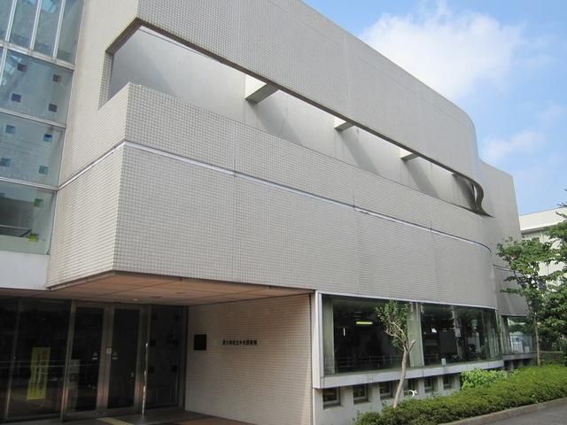 図書館　東大和市立中央図書館（図書館）まで881m