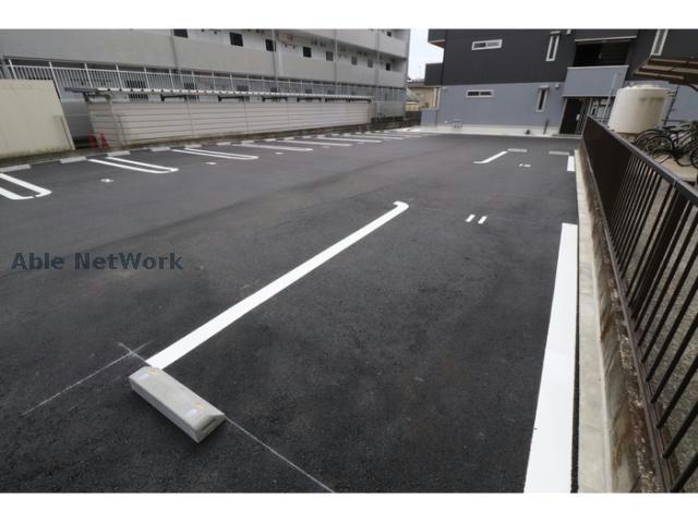 駐車場　駐車場