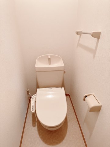 トイレ　温水洗浄便座付きのお手洗い