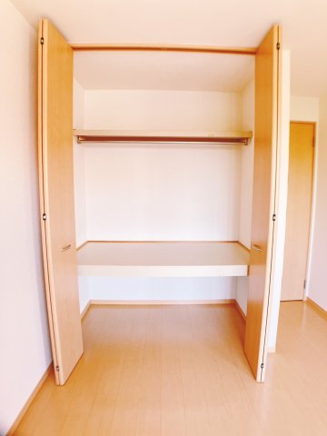 収納　上・中・下段に分かれてしっかり収納出来るクローゼット