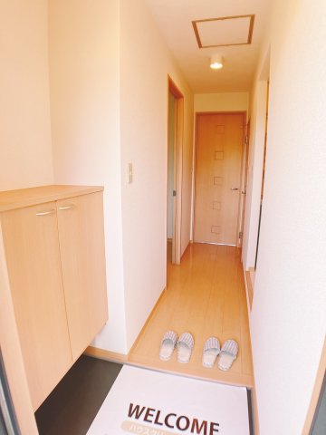 玄関　玄関ホールにシューズＢＯＸ付き ※写真は反転です。