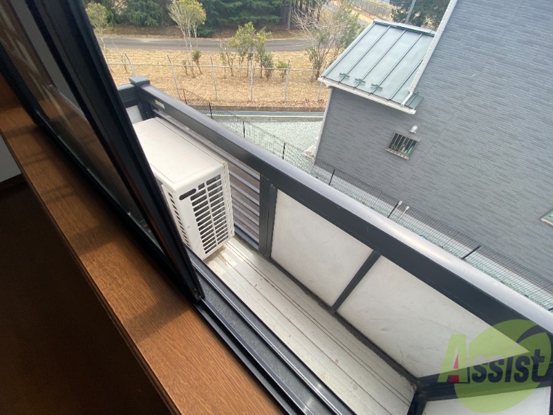 バルコニー　バルコニーは洗濯物を干すスペースがあります。