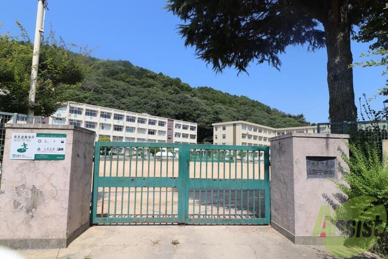 中学校　神戸市立山田中学校（中学校）まで3000m