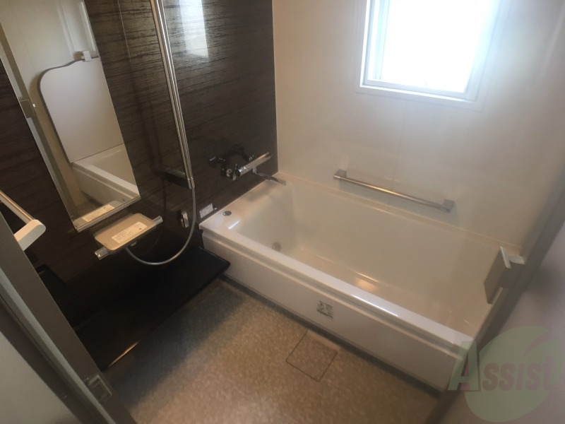 バス・シャワールーム　お風呂になります。一日の疲れを癒してくださいね。