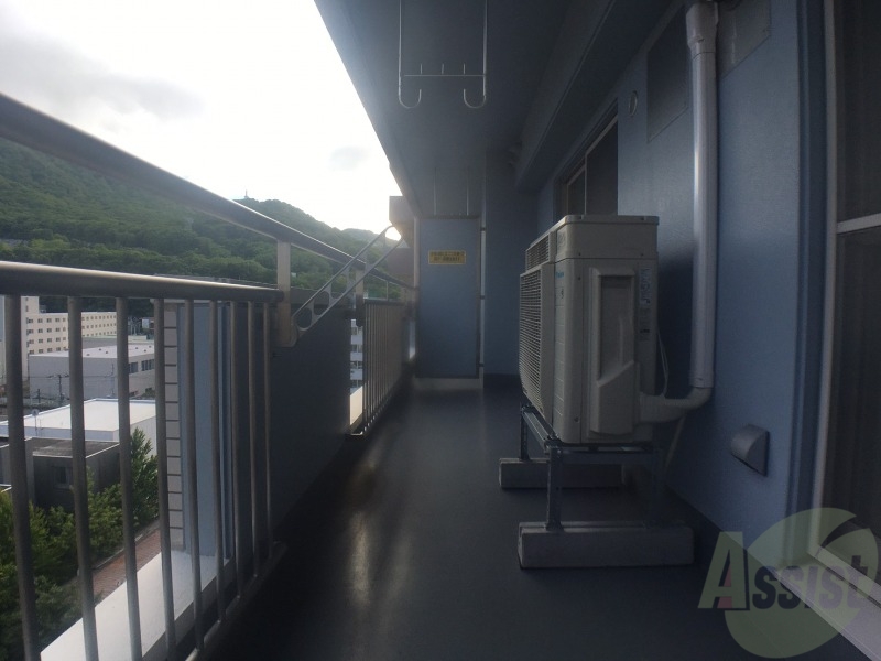 バルコニー　バルコニーは幅があり、広い印象を受けました。