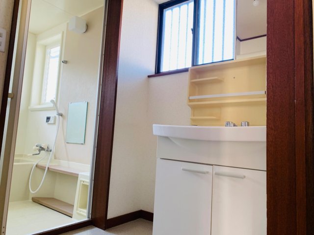 洗面設備　洗濯機置き場あります