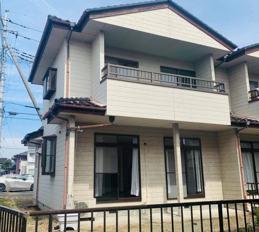 建物外観　庭、駐車場付。ご自由にご利用ください♪