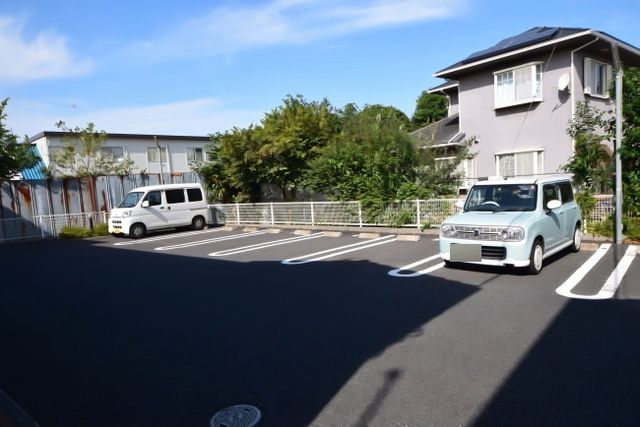 駐車場　敷地内に駐車場あります