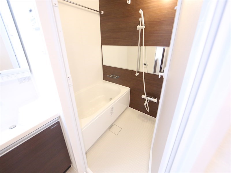 バス・シャワールーム　浴室暖房乾燥機付　追い焚き・オートバス機能付お風呂