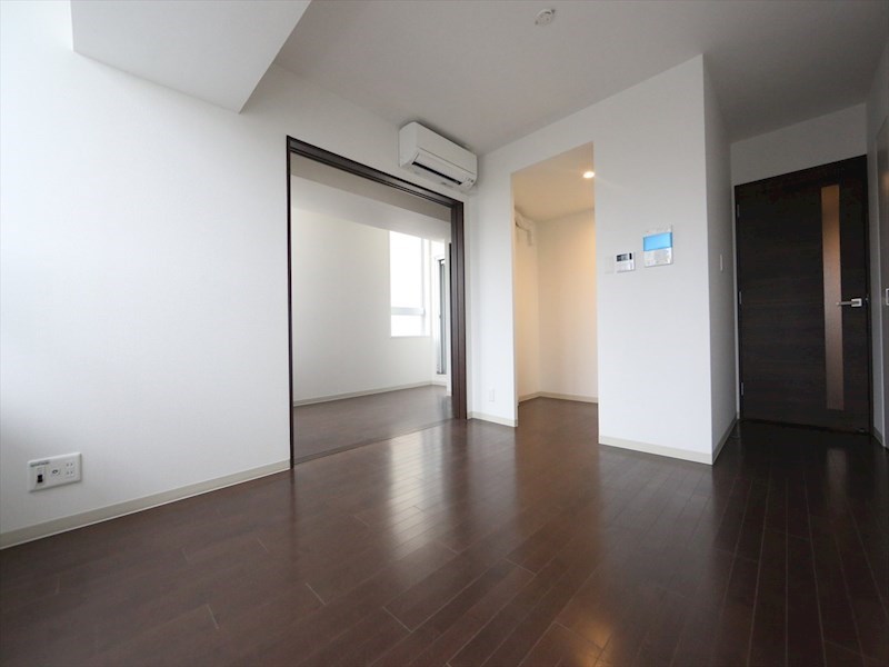 居室・リビング　ＬＤＫ9.7帖　システムキッチン　エアコン付　バルコニー