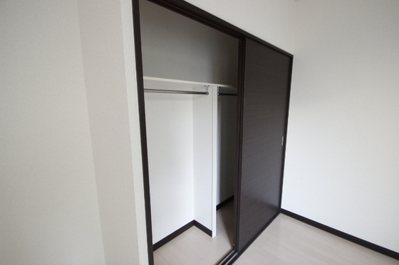 収納　※他の号室の写真です。