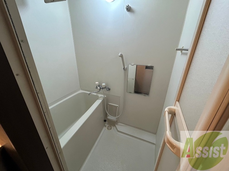 バス・シャワールーム　疲れを癒すには湯船でゆっくりするのが良いですよ。