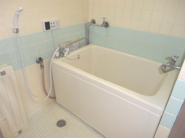 バス・シャワールーム　バス・トイレ別々です。