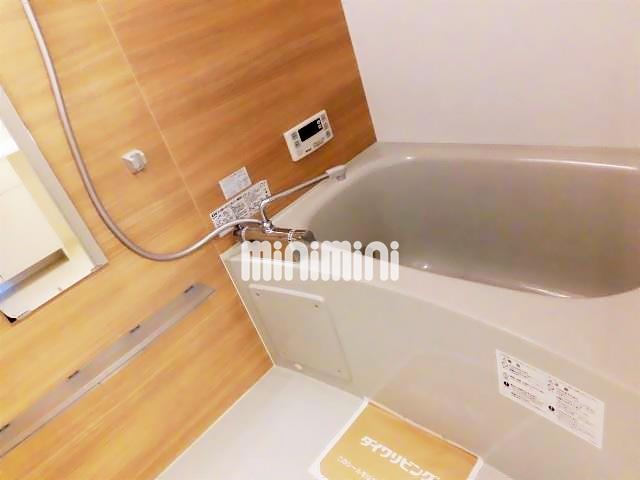 バス・シャワールーム　追炊き付いたおしゃれなおふろ