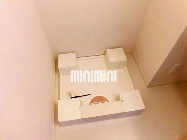 洗面設備　洗面所に洗濯機置場あります。