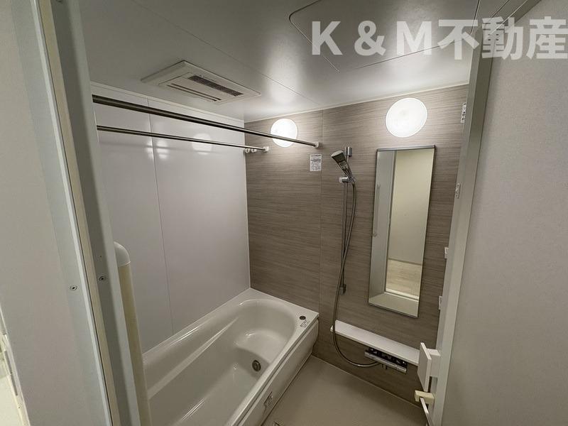 バス・シャワールーム　落ち着いた空間のお風呂です