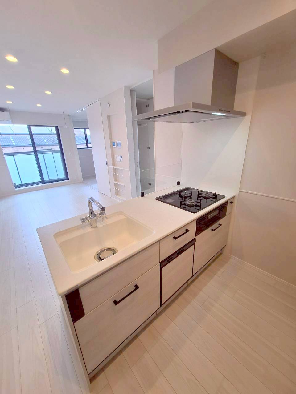 キッチン　ガス３口グリル付きシステムキッチン