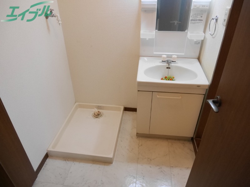 洗面設備　別部屋参考写真です。