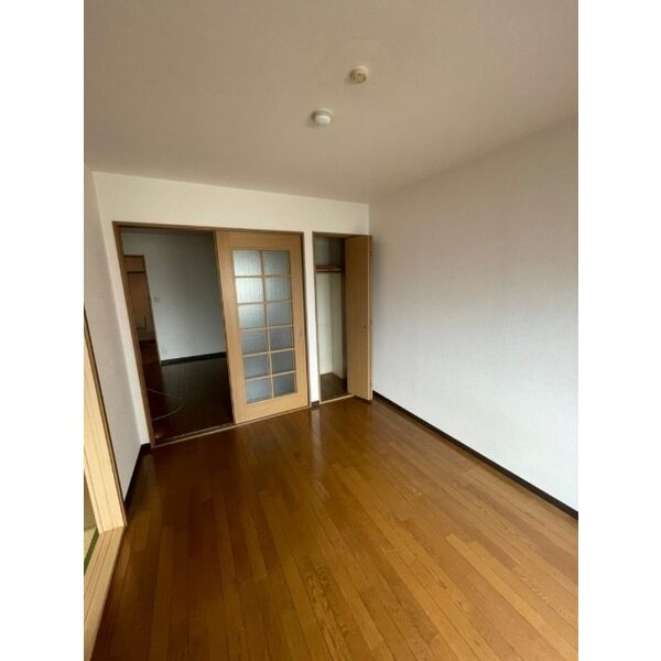 居室・リビング　別号室の画像です。ご参考下さい