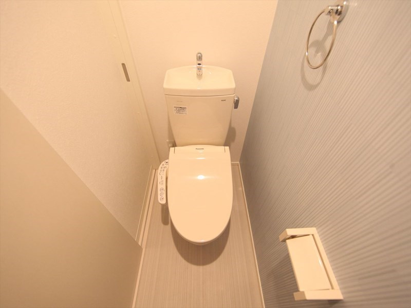 トイレ　温水洗浄暖房便座付トイレ　同仕様写真