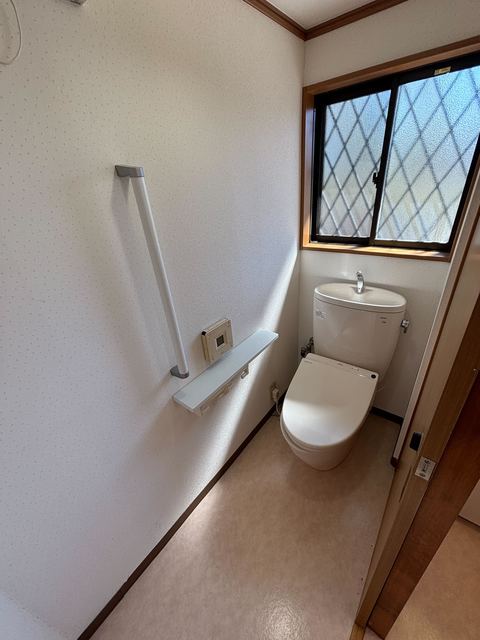 トイレ　温水洗浄便座は残置物（持ち出し不可）