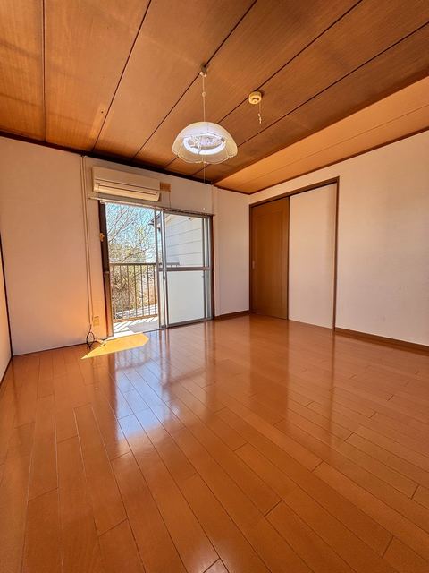 居室・リビング　エアコンは残置物。