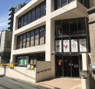 図書館　新宿区立鶴巻図書館（図書館）まで500m