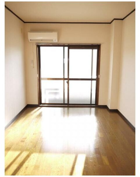 居室・リビング　使いやすい形の為、レイアウトを楽しめます♪