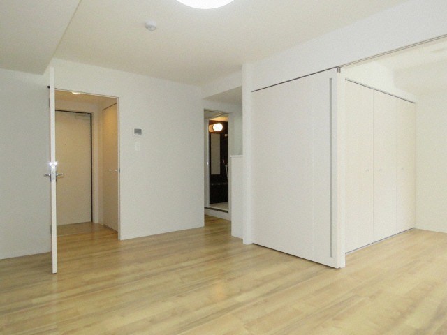 居室・リビング　明るい居間で気持ちまで明るくなりますね！