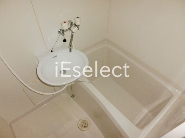 バス・シャワールーム　1日の疲れを洗い流すバスルーム