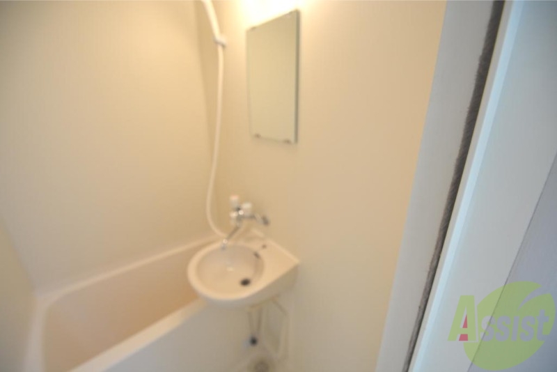 洗面設備　洗面台もしっかりついております