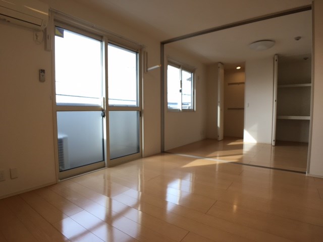 居室・リビング　同物件別部屋